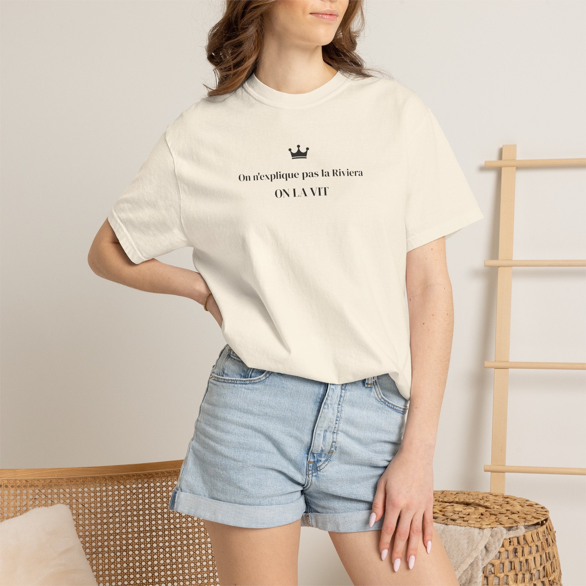 T-shirt Riviera Minimaliste – “On n’explique pas la Riviera, on la vit” | Cannes Edition | Out of Play