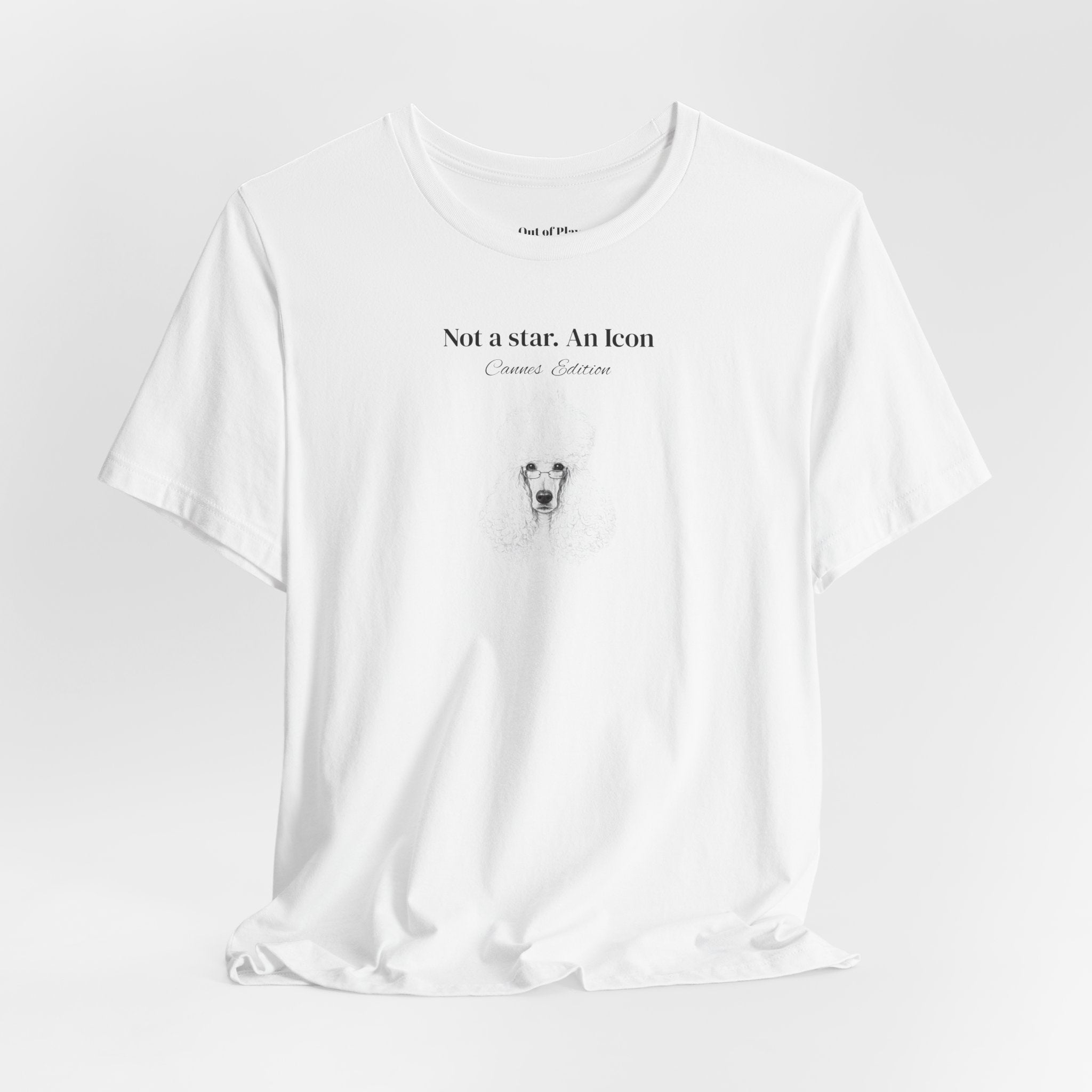T-shirt minimaliste inspiré de l’esprit de la Côte d’Azur pendant le Festival de Cannes. Out of Play Cannes