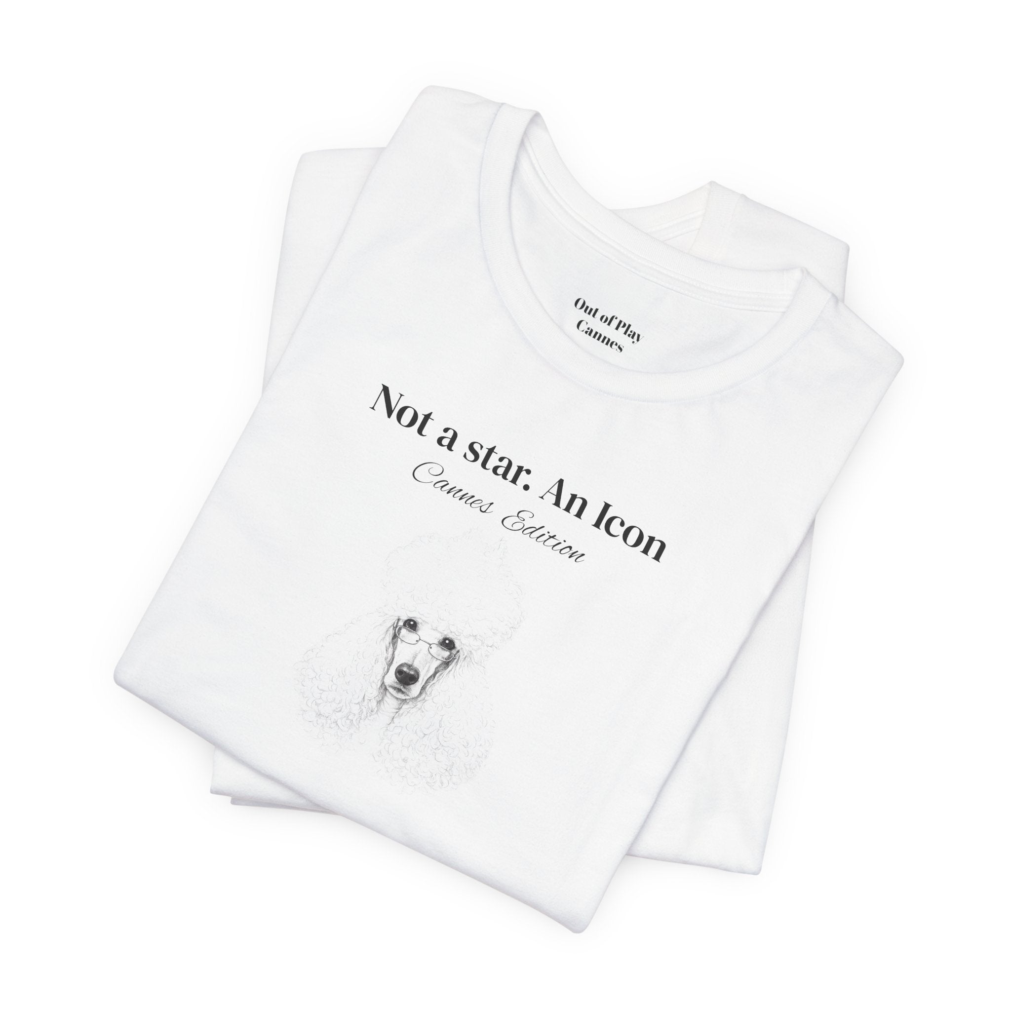 T-shirt minimaliste inspiré de l’esprit de la Côte d’Azur pendant le Festival de Cannes. Out of Play Cannes