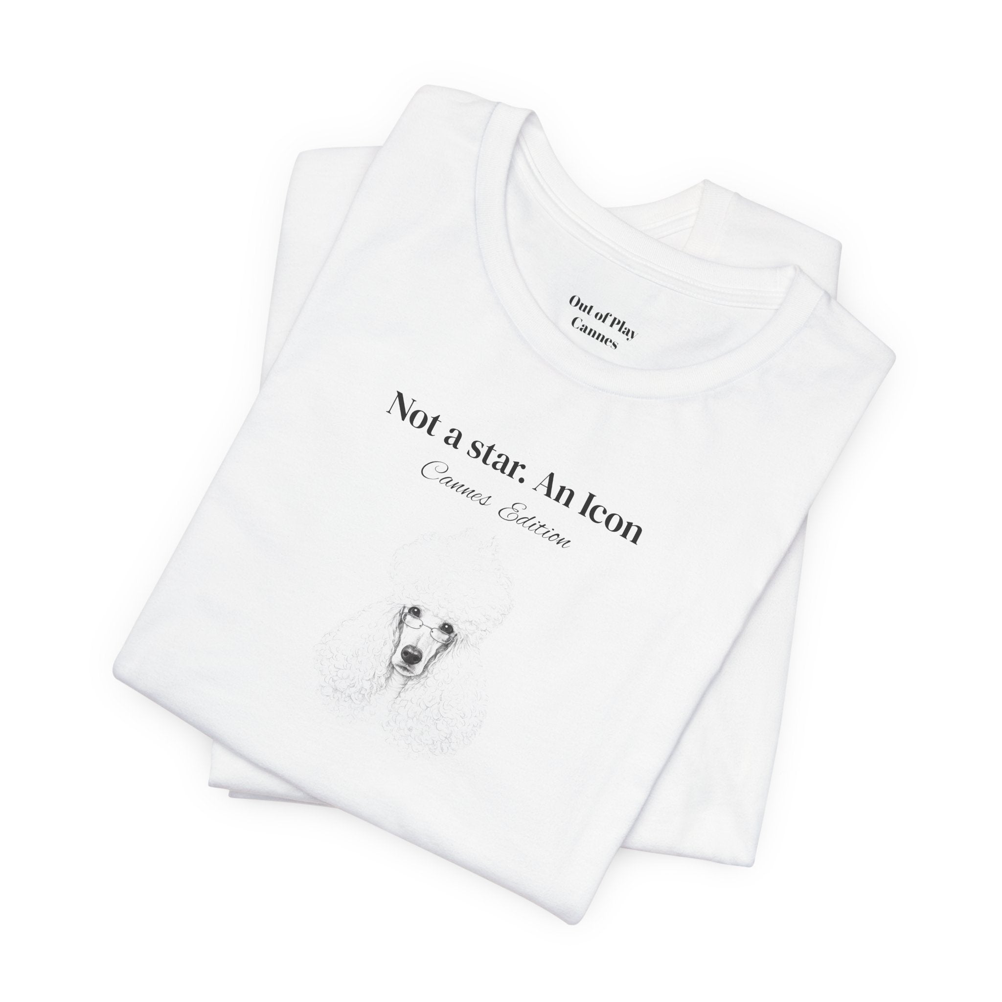 T-shirt minimaliste inspiré de l’esprit de la Côte d’Azur pendant le Festival de Cannes. Out of Play Cannes