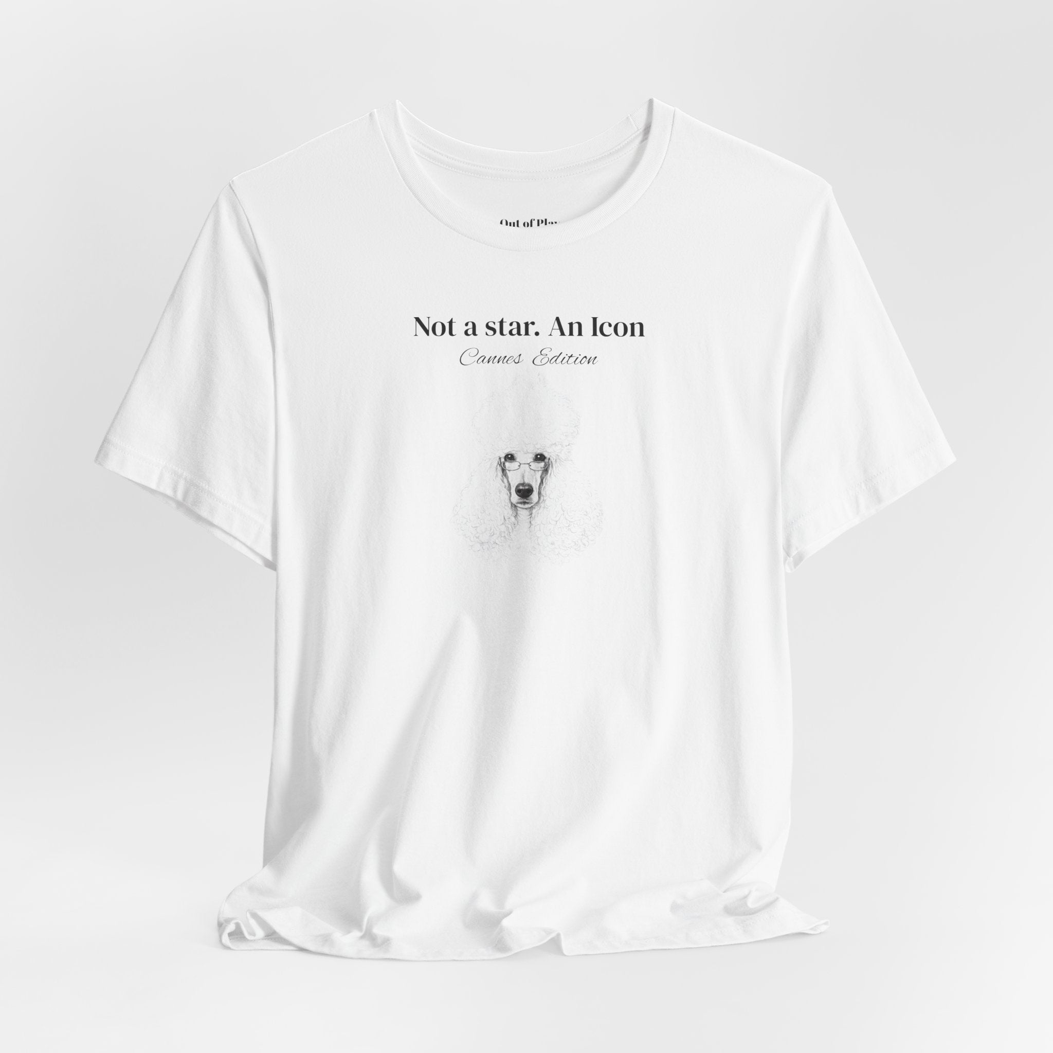 T-shirt minimaliste inspiré de l’esprit de la Côte d’Azur pendant le Festival de Cannes. Out of Play Cannes